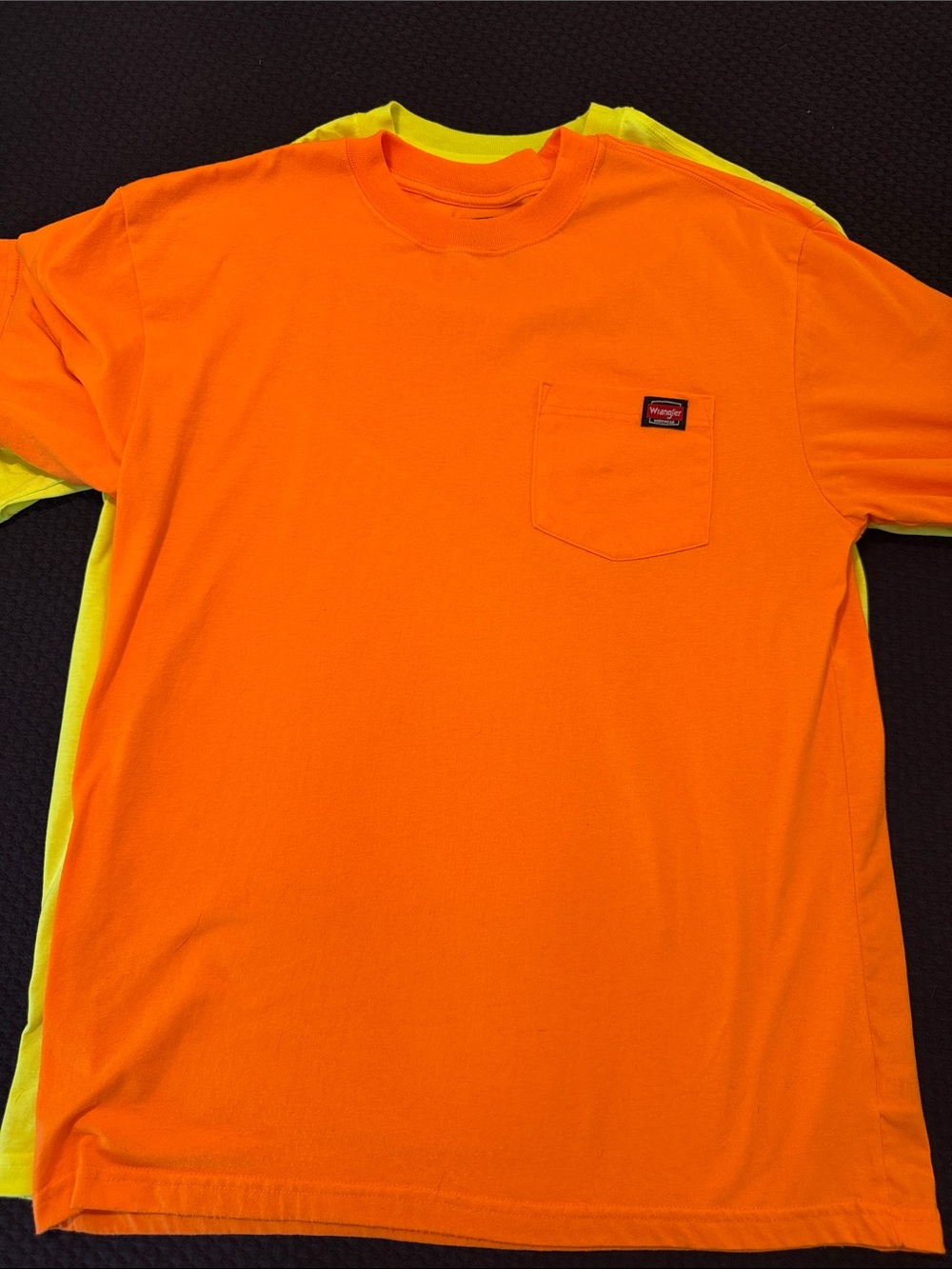 3 Sz L Wrangler Bright Orange (2) Bright Yellow (1) Short-Sleeve Pocket Tee
